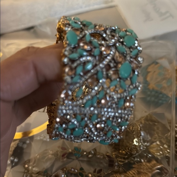 Elegant Turquoise and Gold Bracelet - Picture 1 of 3